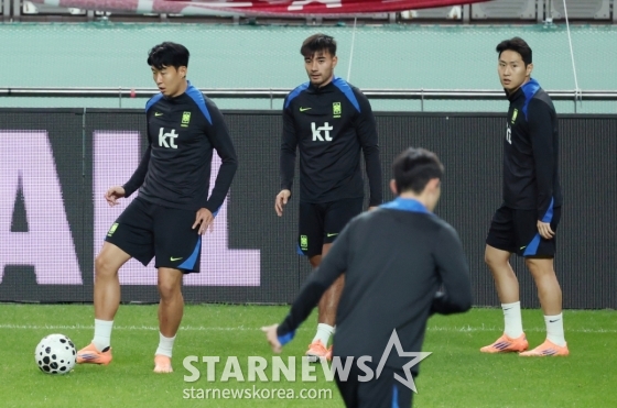 한국 축구대표팀 선수들이 지난 9일 브라질과 A매치를 앞두고 서울월드컵경기장에서 최종 훈련을 하고 있다. /사진=김진경 대기자