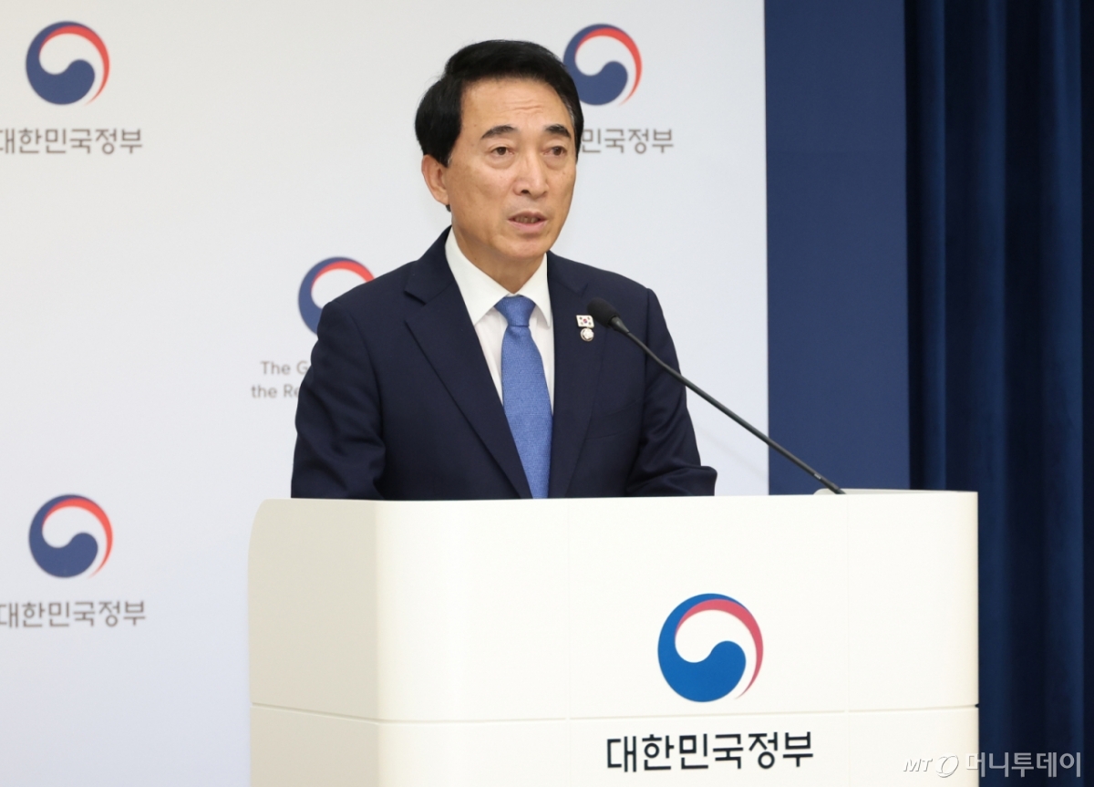 [세종=뉴시스] 강종민 기자 = 박수현 국정기획위원회 국가균형성장특별위원장이 5일 세종시 정부세종청사에서 국정기획위원회가 대통령 세종집무실 건립을 신속추진과제로 선정했다고 밝히고 있다. 2025.08.05. ppkjm@newsis.com /사진=강종민