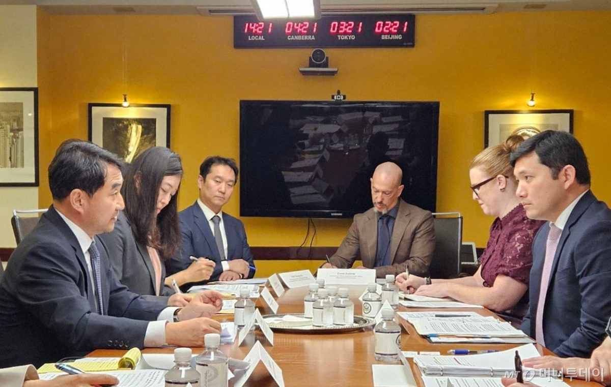 (워싱턴=뉴스1) 류정민 특파원 = 30일(현지시간) 미국 워싱턴DC에서 한미 양측 관계자들이 참석한 가운데 '한-미 상용방문 및 비자 워킹그룹' 첫 회의를 열고 있다. (외교부 제공, 재판매 및 DB금지) 2025.10.1/뉴스1  Copyright © 뉴스1. All rights reserved. 무단 전재 및 재배포,  AI학습 이용 금지.