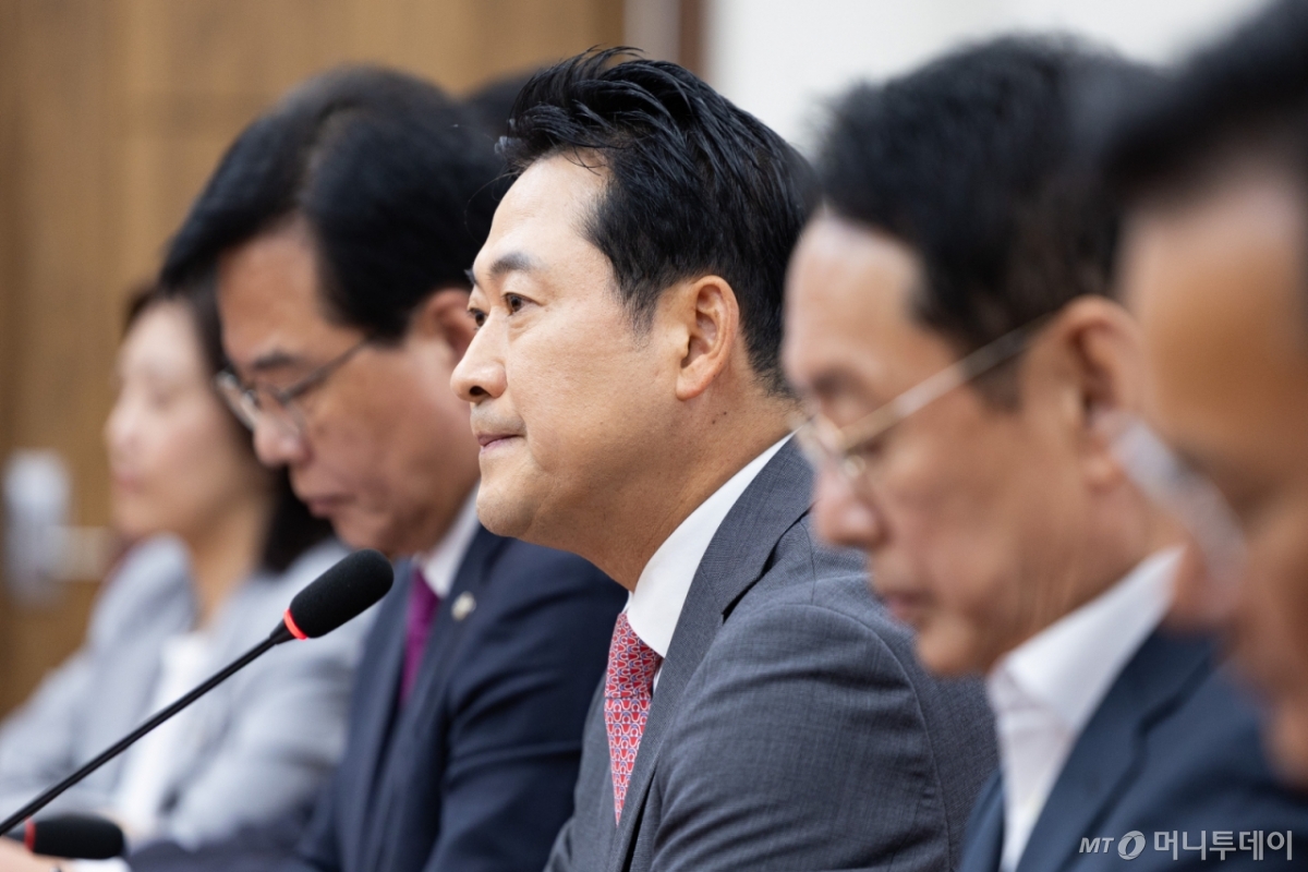 (서울=뉴스1) 유승관 기자 = 장동혁 국민의힘 대표가 12일 서울 여의도 국회에서 열린 기자간담회에서 모두 발언을 하고 있다. 2025.10.12/뉴스1 Copyright © 뉴스1. All rights reserved. 무단 전재 및 재배포, AI학습 이용 금지. /사진=(서울=뉴스1) 유승관 기자