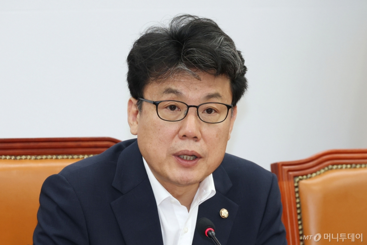 (서울=뉴스1) 이광호 기자 = 진성준 더불어민주당 정책위의장이 29일 오전 서울 여의도 국회에서 열린 원내대책회의에서 발언하고 있다. 2025.7.29/뉴스1 Copyright © 뉴스1. All rights reserved. 무단 전재 및 재배포, AI학습 이용 금지. /사진=(서울=뉴스1) 이광호 기자