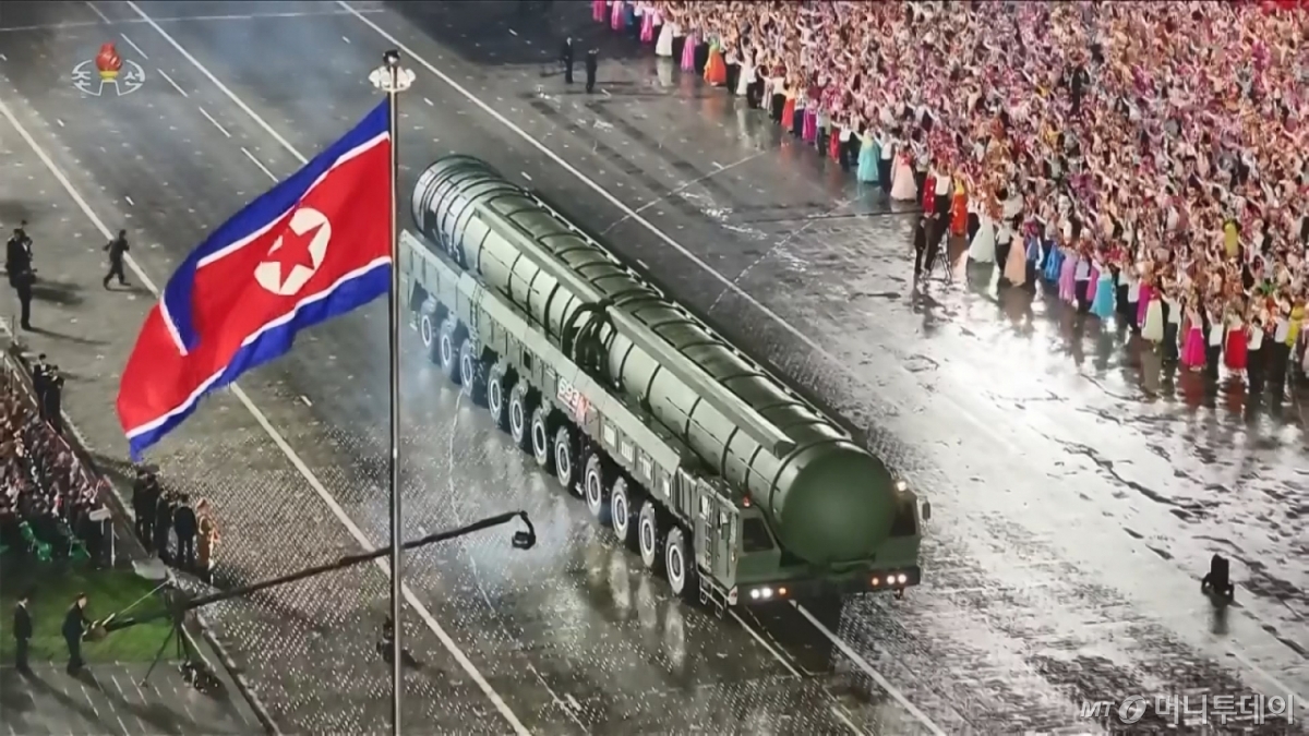 지난 10월10일 평양 김일성광장에서 노동당 창건 80주년 경축 열병식이 성대히 거행됐다고 조선중앙TV가 11일 보도했다. 사진은 신형 대륙간탄도미사일(ICBM) '화성-20형' 모습. / 사진=뉴시스(조선중앙TV)