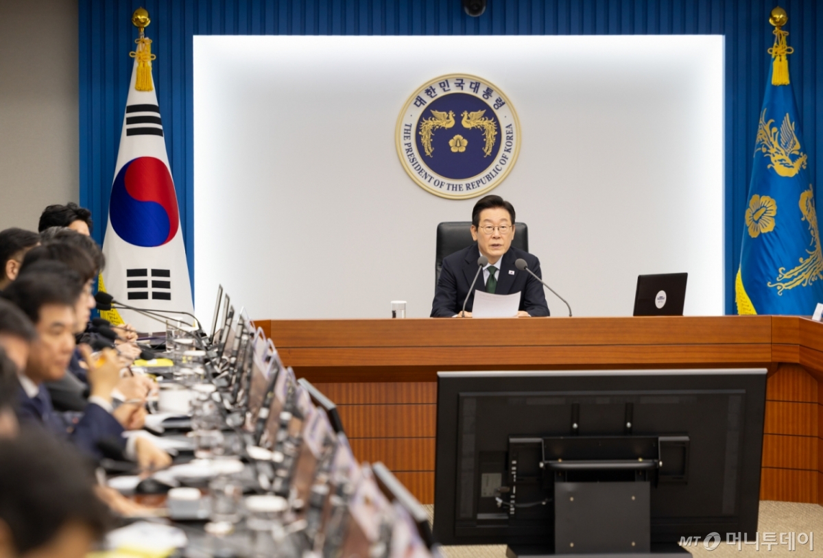 (서울=뉴스1) 허경 기자 = 이재명 대통령이 13일 서울 용산 대통령실 청사에서 열린 수석보좌관회의에서 발언하고 있다. (대통령실 제공. 재판매 및 DB 금지) 2025.10.13/뉴스1 Copyright © 뉴스1. All rights reserved. 무단 전재 및 재배포, AI학습 이용 금지. /사진=(서울=뉴스1) 허경 기자