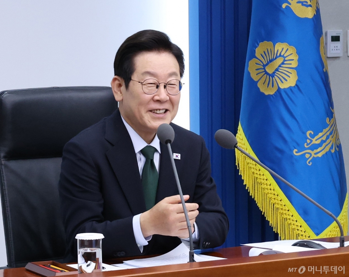 [서울=뉴시스] 최동준 기자 = 이재명 대통령이 13일 서울 용산 대통령실 청사에서 열린 수석보좌관회의에서 발언하고 있다. (대통령실통신사진기자단) 2025.10.13. photocdj@newsis.com /사진=