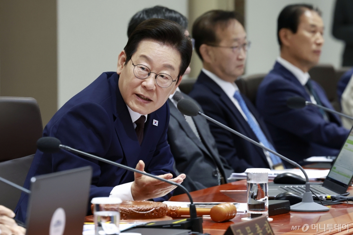 [서울=뉴시스] 최동준 기자 = 이재명 대통령이 14일 서울 용산 대통령실 청사에서 열린 국무회의에서 발언하고 있다. 2025.10.14. photocdj@newsis.com /사진=최동준