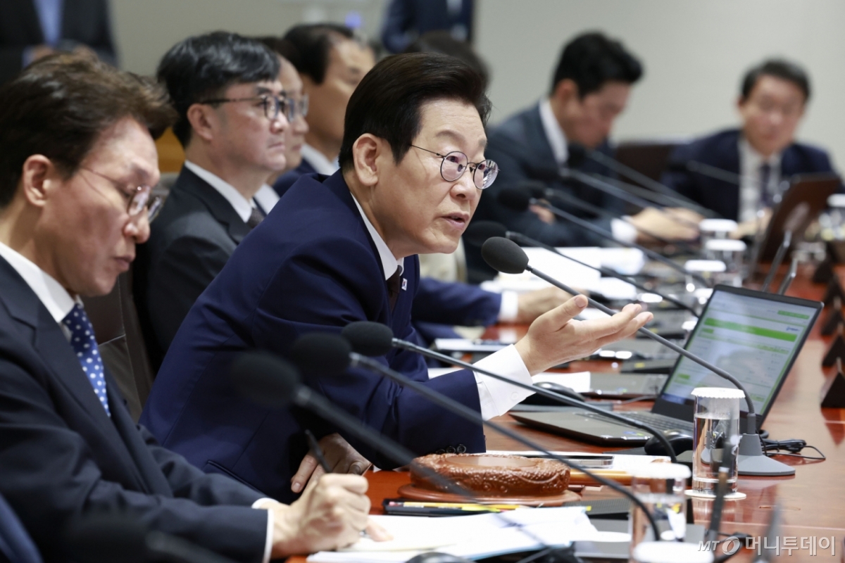 [서울=뉴시스] 최동준 기자 = 이재명 대통령이 14일 서울 용산 대통령실 청사에서 열린 국무회의에서 발언하고 있다. 2025.10.14. photocdj@newsis.com /사진=최동준