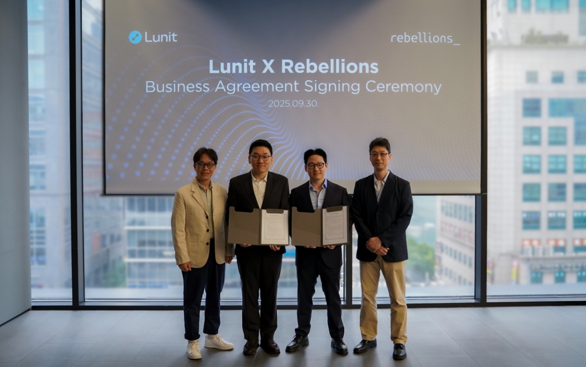 (왼쪽 두번째부터)박성현 리벨리온 대표와 서범석 루닛 대표/사진=리벨리온