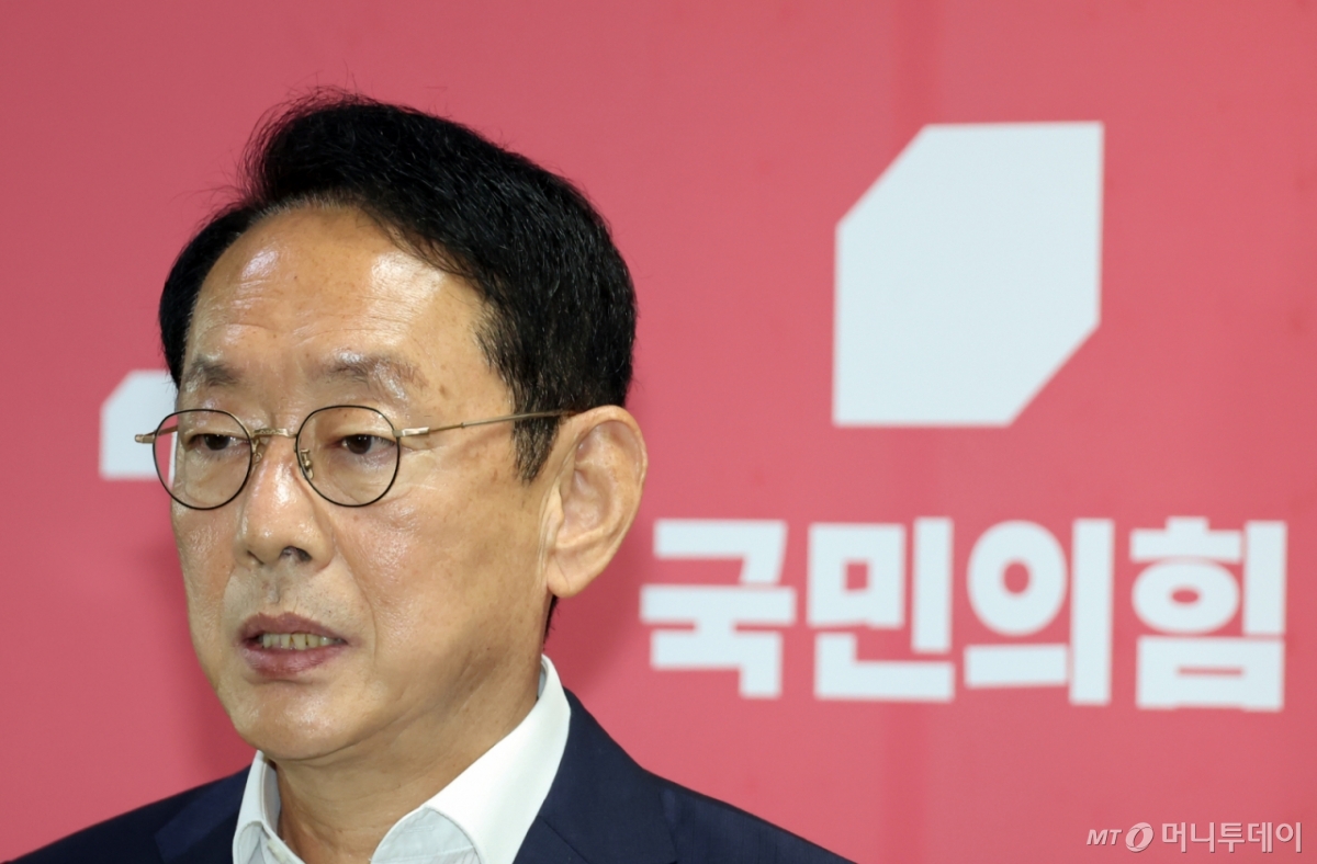 [서울=뉴시스] 고승민 기자 = 김도읍 국민의힘 정책위의장이 30일 서울 여의도 국회에서 현안 관련 백브리핑을 하고 있다. 2025.09.30. kkssmm99@newsis.com /사진=고승민