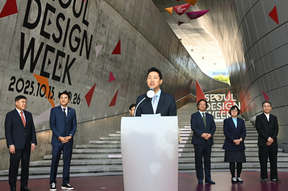 오세훈 서울시장이 15일 동대문디자인플라자(DDP)에서 열린 서울디자인위크 개막식에서 개회사를 하고 있다./사진=서울시