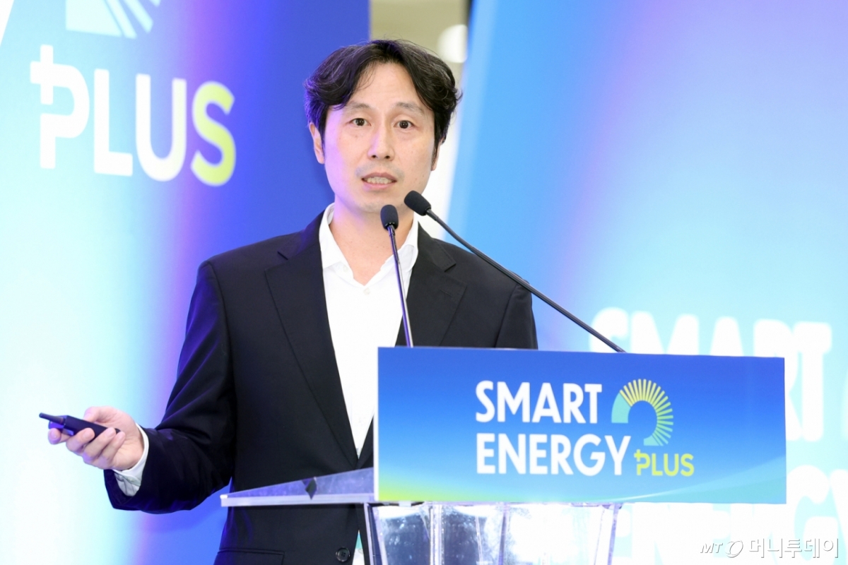 양승현 DNV 수석 컨설턴트가 15일 서울 강남구 코엑스에서 열린 '스마트에너지플러스 2025' 태양광 & BESS 세션에서 'BESS 기술 위험성 평가' 발표를 하고 있다. /사진=이기범 기자 leekb@