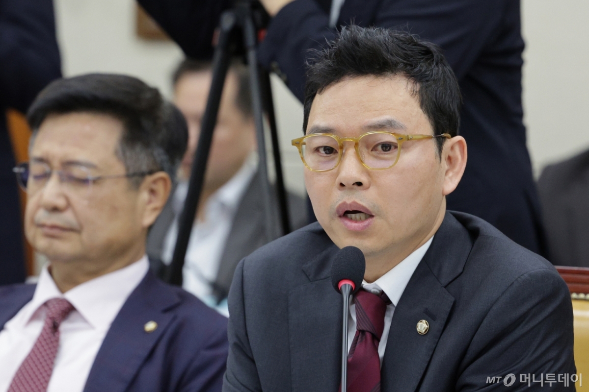 (서울=뉴스1) 신웅수 기자 = 박정훈 국민의힘 의원이 16일 서울 여의도 국회 과학기술정보방송통신위원회에서 열린 원자력안전위원회 등에 대한 국정감사에서 욕설 논란과 관련해 신상 발언을 하고 있다. 2025.10.16/뉴스1  Copyright © 뉴스1. All rights reserved. 무단 전재 및 재배포,  AI학습 이용 금지. /사진=(서울=뉴스1) 신웅수 기자