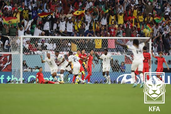 가나 선수들이 2022 국제축구연맹(FIFA) 카타르월드컵 조별리그에서 한국을 상대로 득점 후 기뻐하고 있다. /사진=대한축구협회(KFA) 제공
