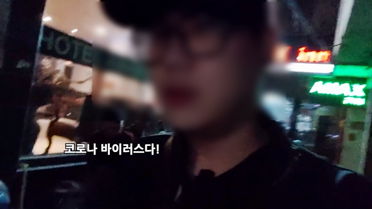 인도 여행 중이던 한국 유튜버가 "코로나 바이러스"라는 말을 듣는 모습이 공개돼 논란이 일자 현지 누리꾼들이 대신 사과에 나섰다./사진=유튜버 '투스 브레이커' 인스타그램