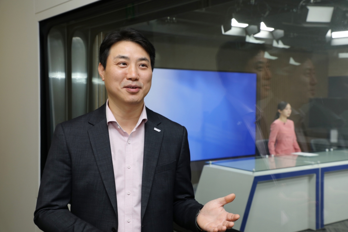 방일남 삼성증권 미디어전략팀장이 17일 유튜브 채널 등을 활용한 기업홍보 전략에 대해 설명하고 있다./사진=삼성증권