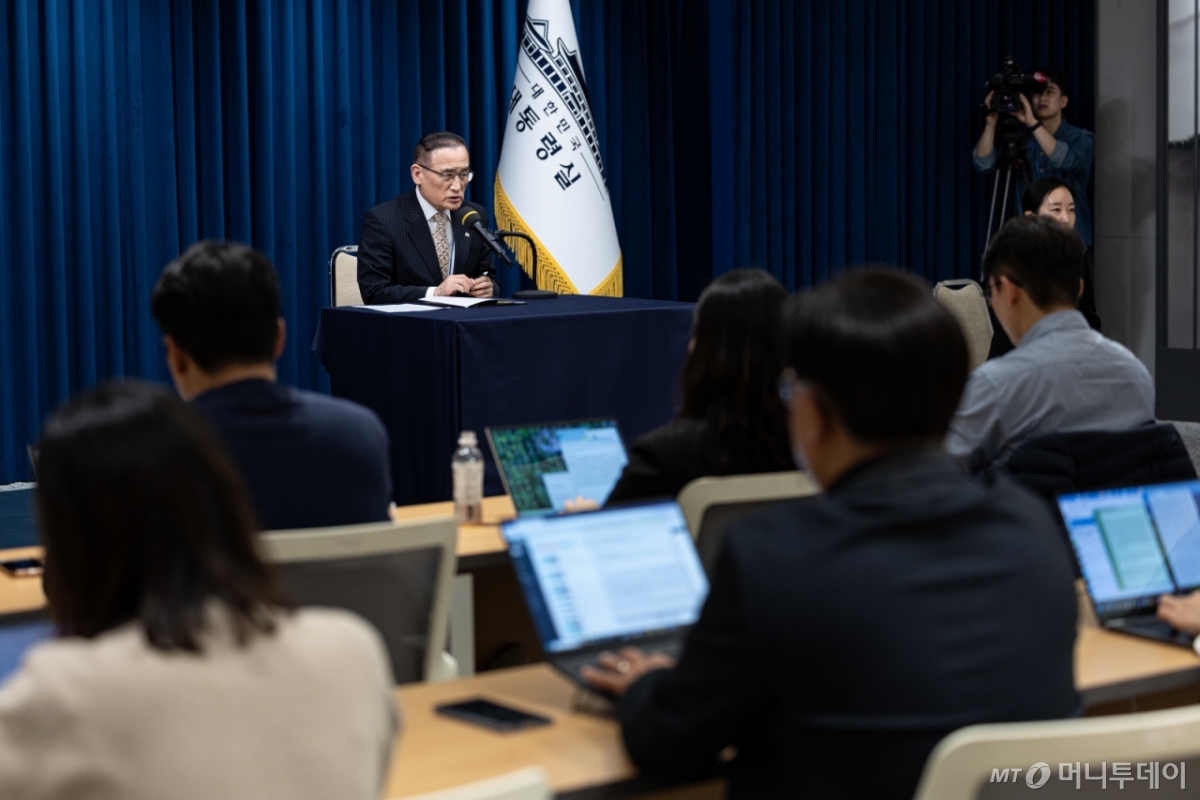 (서울=뉴스1) 이재명 기자 = 위성락 국가안보실장이 17일 서울 용산 대통령실 청사에서 캄보디아 이슈의 구체적 대응현황 관련 브리핑을 하고 있다. 2025.10.17/뉴스1  Copyright © 뉴스1. All rights reserved. 무단 전재 및 재배포,  AI학습 이용 금지. /사진=(서울=뉴스1) 이재명 기자