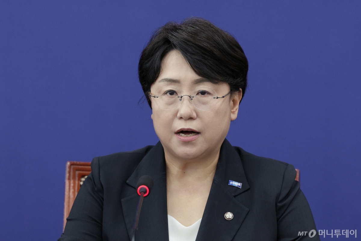 (서울=뉴스1) 신웅수 기자 = 김선민 조국혁신당 대표 권한대행이 7일 오후 서울 여의도 국회에서 가진 긴급 최고위원회의에서 지도부 전원 사퇴를 밝히고 있다. 2025.9.7/뉴스1  Copyright © 뉴스1. All rights reserved. 무단 전재 및 재배포,  AI학습 이용 금지. /사진=(서울=뉴스1) 신웅수 기자