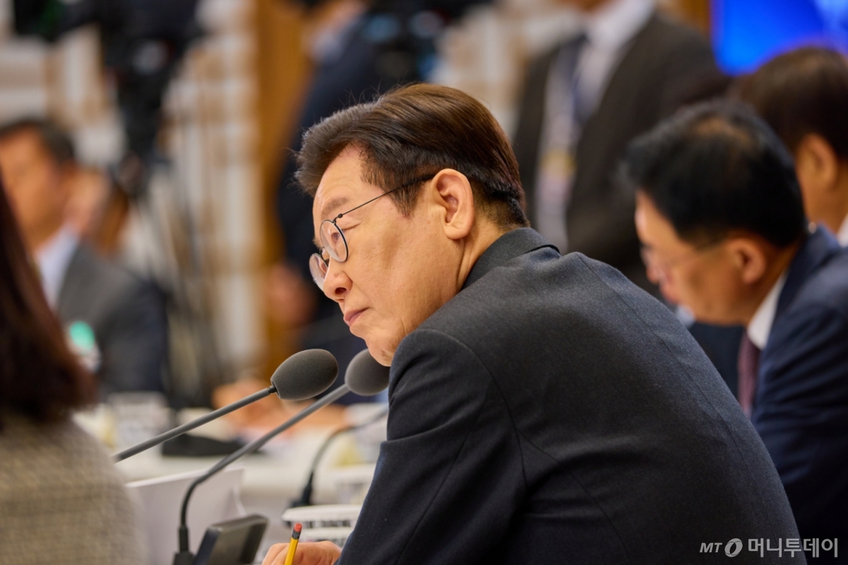 (서울=뉴스1) 허경 기자 = 이재명 대통령이 16일 서울 용산 대통령실 청사에서 열린 제2차 핵심규제 합리화 전략회의를 주재하고 있다. (대통령실 제공. 재판매 및 DB 금지) 2025.10.16/뉴스1  Copyright © 뉴스1. All rights reserved. 무단 전재 및 재배포,  AI학습 이용 금지. /사진=(서울=뉴스1) 허경 기자