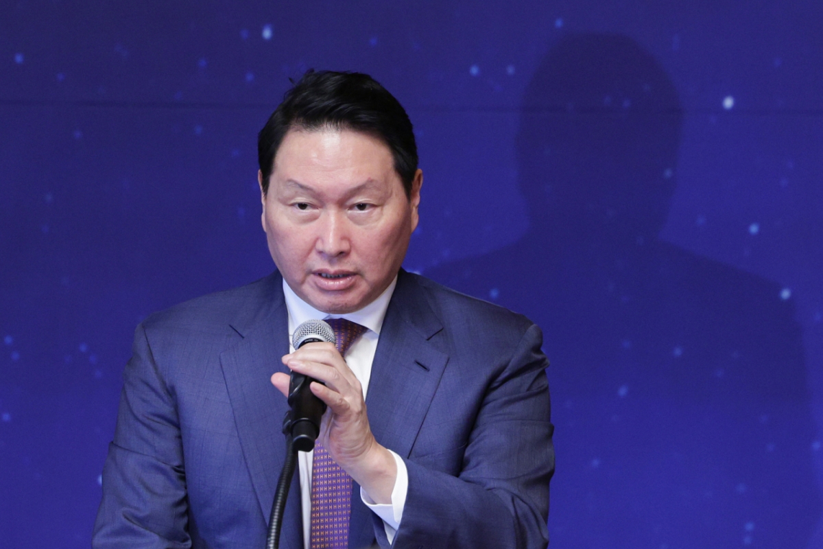 최태원 대한상의 회장이 15일 서울 여의도 국회 사랑재에서 열린 국회 사회적 대화 공동 선언식에서 인사말을 하고 있다./사진=뉴스1