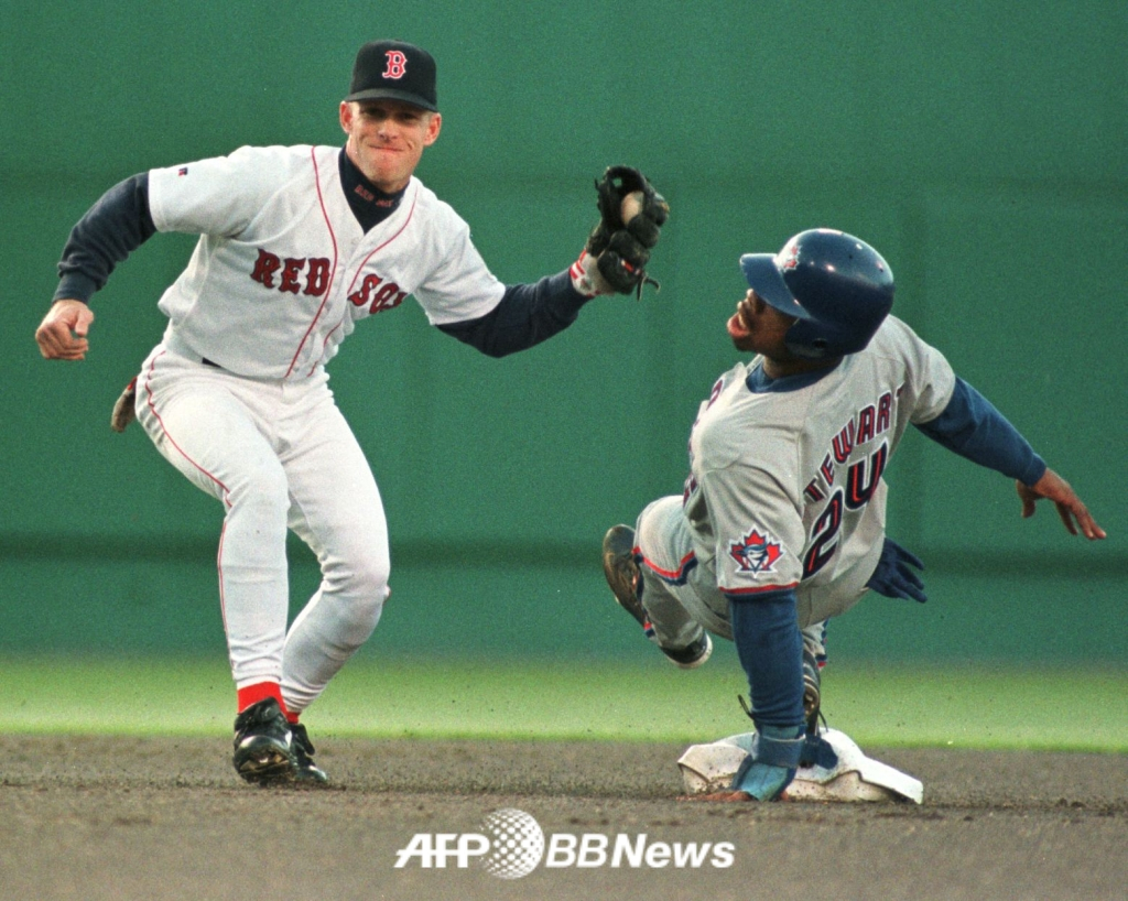 제프 프라이(왼쪽)의 1999시즌 활약 모습. /AFPBBNews=뉴스1