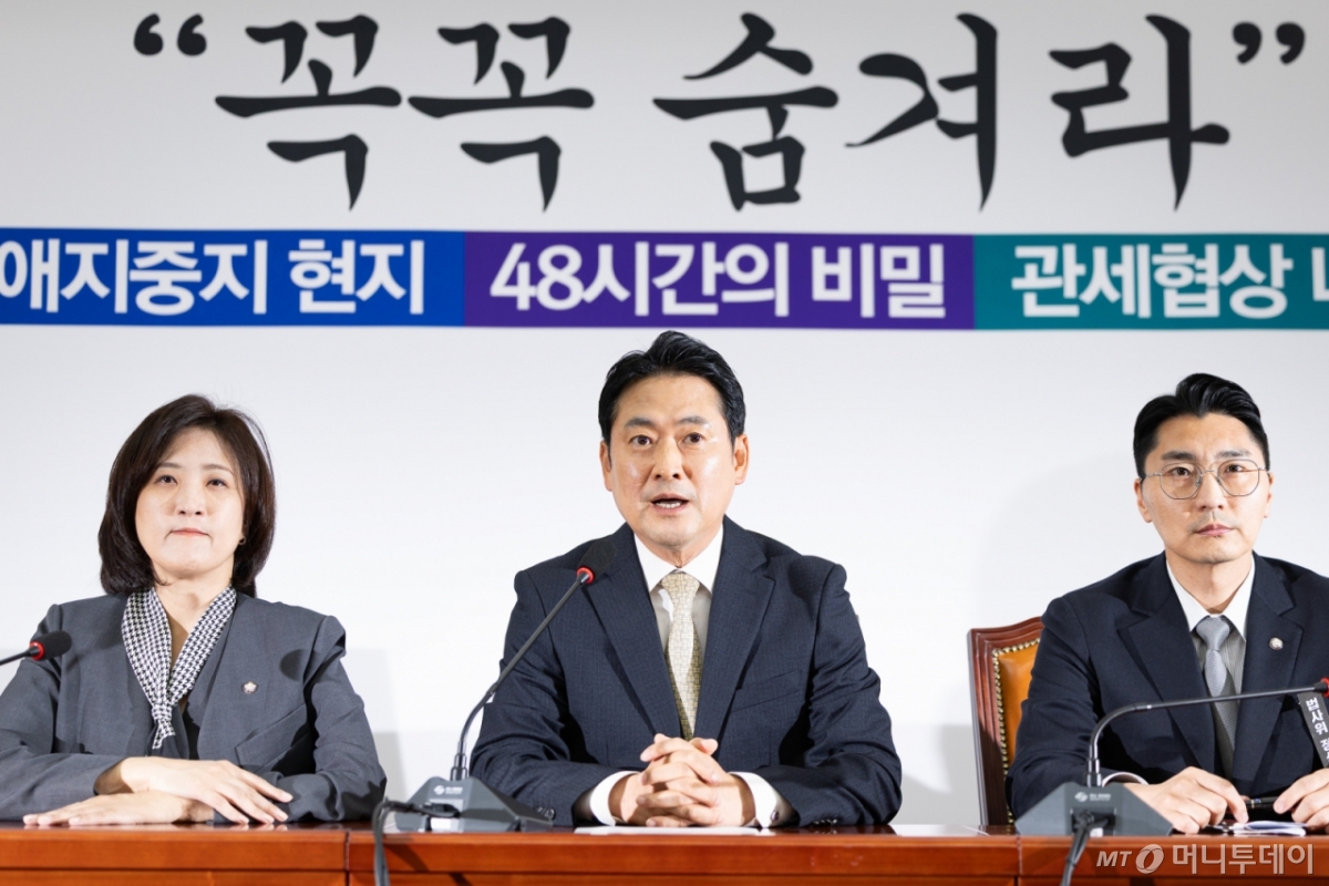 (서울=뉴스1) 유승관 기자 = 장동혁 국민의힘 대표가 20일 서울 여의도 국회에서 열린 현안 기자간담회에서 모두 발언을 하고 있다. 2025.10.20/뉴스1  Copyright © 뉴스1. All rights reserved. 무단 전재 및 재배포,  AI학습 이용 금지. /사진=(서울=뉴스1) 유승관 기자