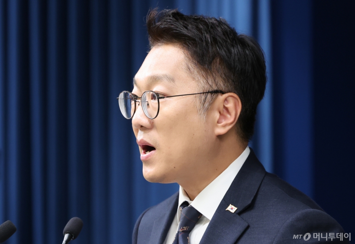 (서울=뉴스1) 허경 기자 = 김남준 대통령실 대변인이 14일 서울 용산 대통령실에서 국무회의 관련 브리핑을 하고 있다. 2025.10.14/뉴스1 Copyright © 뉴스1. All rights reserved. 무단 전재 및 재배포, AI학습 이용 금지. /사진=(서울=뉴스1) 허경 기자