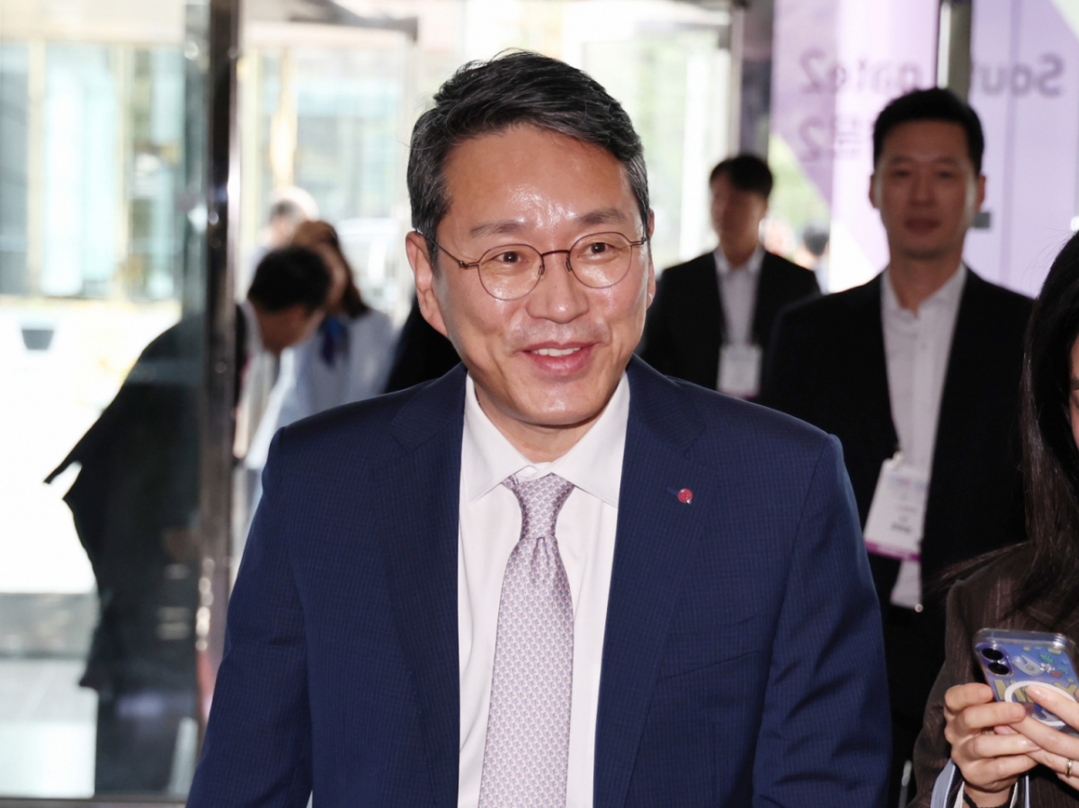 (서울=뉴스1) 구윤성 기자 = 조주완 LG전자 대표가 21일 오전 서울 강남구 코엑스에서 열린 '2025 한국전자전' 개막식에 참석하며 취재진의 질문에 답하고 있다. 2025.10.21/뉴스1  Copyright © 뉴스1. All rights reserved. 무단 전재 및 재배포,  AI학습 이용 금지. /사진=(서울=뉴스1) 구윤성 기자