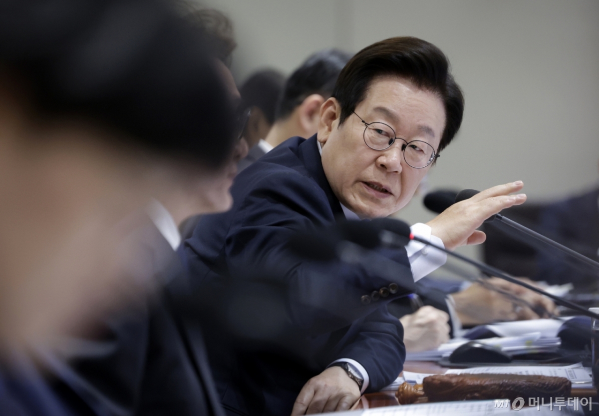 [서울=뉴시스] 최동준 기자 = 이재명 대통령이 21일 서울 용산 대통령실 청사에서 열린 국무회의에서 발언하고 있다. 2025.10.21. photocdj@newsis.com /사진=최동준