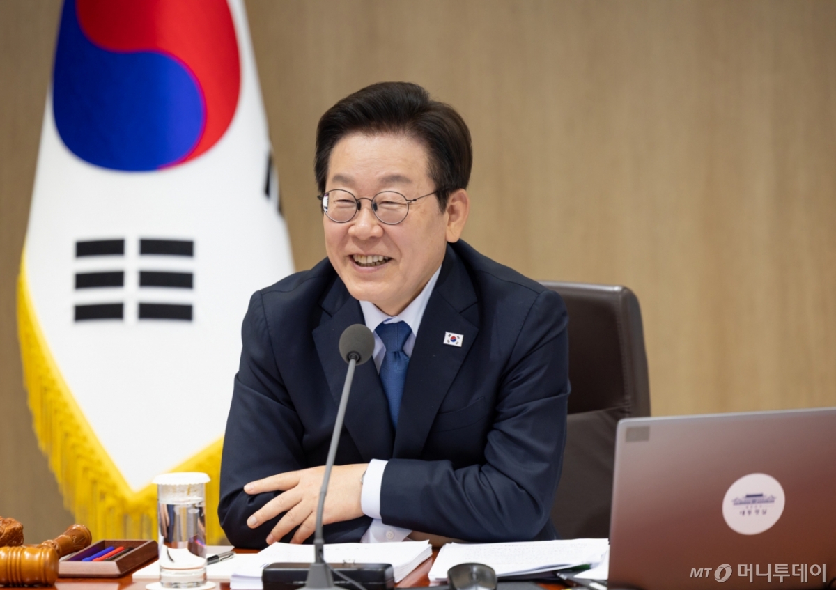 (서울=뉴스1) 이재명 기자 = 이재명 대통령이 21일 서울 용산 대통령실 청사에서 열린 국무회의에서 발언하고 있다. (대통령실 제공. 재판매 및 DB 금지)  2025.10.21/뉴스1  Copyright © 뉴스1. All rights reserved. 무단 전재 및 재배포,  AI학습 이용 금지. /사진=(서울=뉴스1) 이재명 기자