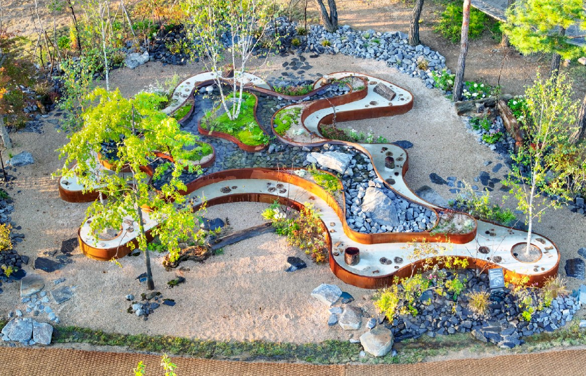 작가 정원부문 대상을 받은 ‘유영(遊泳)머금고 흐르고 피어나는 생명의 흐름.’(송재인·정동원·김건우)/사진제공=경기도