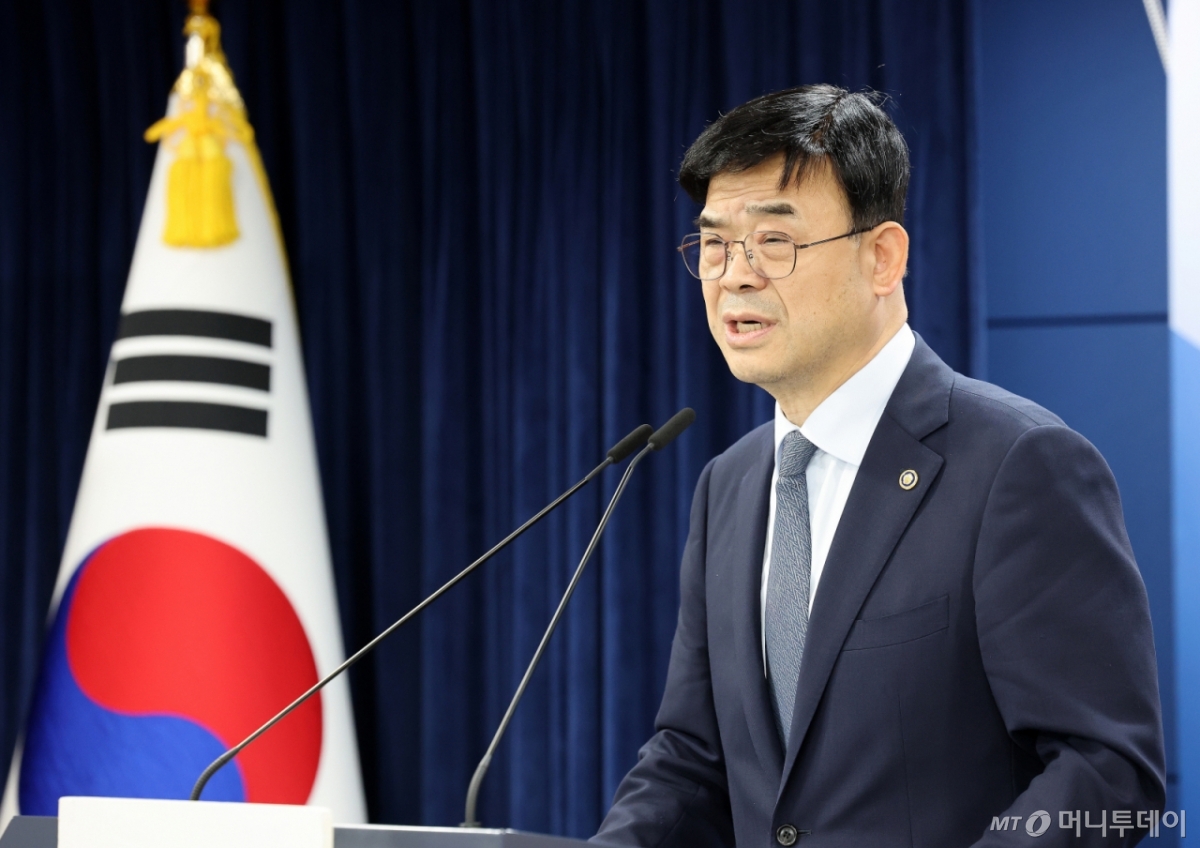 (서울=뉴스1) 임세영 기자 = 이상경 국토교통부 1차관이 21일 오후 서울 종로구 정부서울청사에서 외국인 토지거래허가구역 지정 관련 합동 브리핑을 하고 있다. 2025.8.21/뉴스1  Copyright © 뉴스1. All rights reserved. 무단 전재 및 재배포,  AI학습 이용 금지. /사진=(서울=뉴스1) 임세영 기자