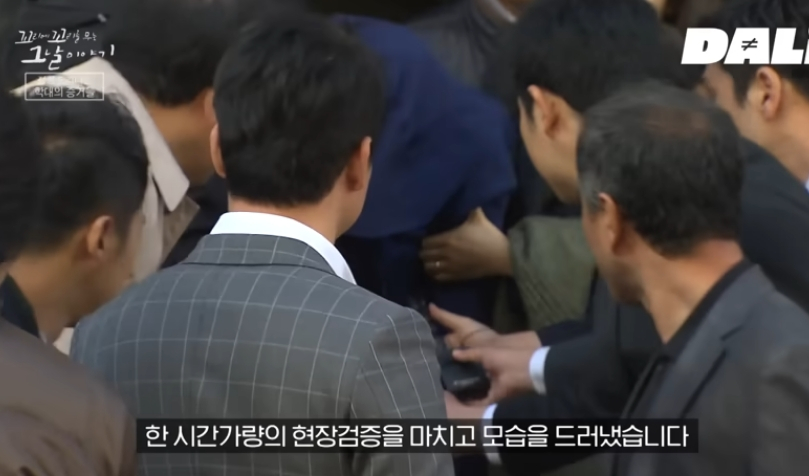 계모 박씨가 현장 검증을 마친 후 경찰 차량에 타고 있는 모습. /사진=유튜브 채널 달리 갈무리
