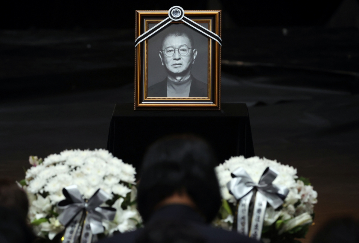 9월28일 서울 영등포구 여의도 KBS 개그콘서트 녹화 세트장에서 열린 코미디언 고(故) 전유성의 노제에서 영정이 놓여져 있다./사진=뉴스1