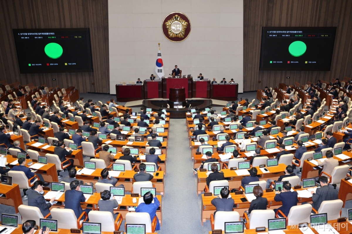 (서울=뉴스1) 신웅수 기자 = 26일 서울 여의도 국회에서 열린 제 429회국회(정기회) 제10차 본회의에서 상가건물 임대차보호법 일부개정법률안(대안)이 가결되고 있다. 2025.10.26/뉴스1  Copyright © 뉴스1. All rights reserved. 무단 전재 및 재배포,  AI학습 이용 금지. /사진=(서울=뉴스1) 신웅수 기자