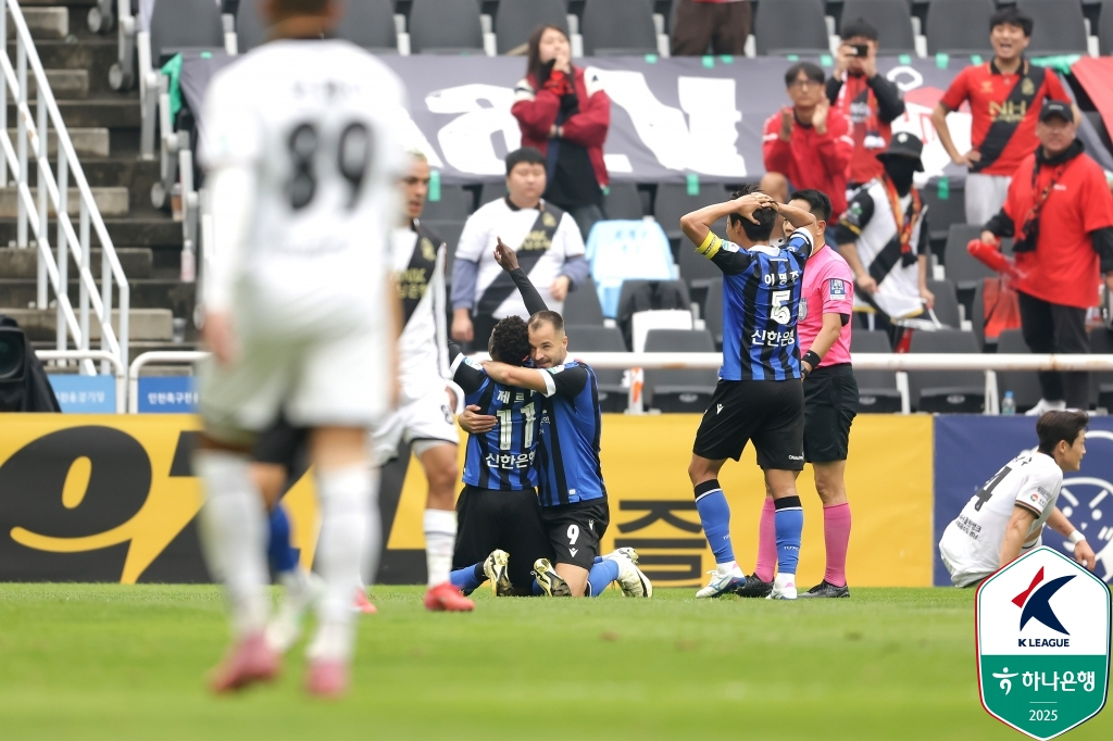 인천 유나이티드 제르소가 26일 인천축구전용경기장에서 열린 하나은행 K리그2 2025 36라운드 경남FC전에서 선제골을 터뜨린 뒤 골 세리머니를 하고 있다. /사진=한국프로축구연맹 제공