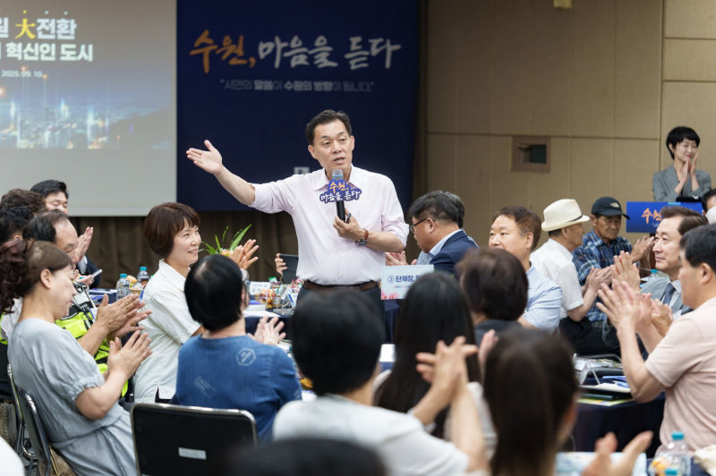 이재준 수원시장이 화서1동 새빛만남에서 발언하고 있다./사진제공=수원시