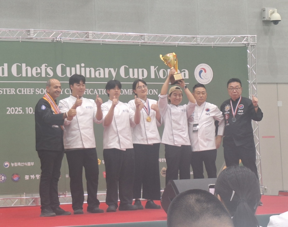 '제12회 월드셰프 컬리너리컵 코리아 국제요리경연대회'에서 입상한 대경대 K-푸드조리전공 학생들./사진제공=대경대