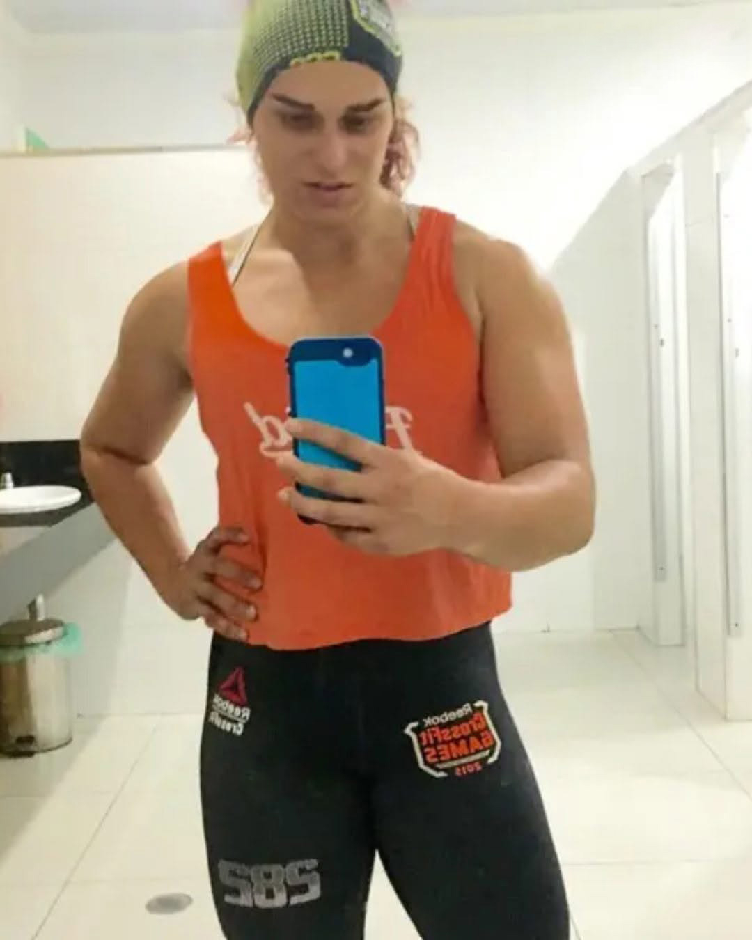 트랜스젠더 여성 수영선수 아나 칼다스(47)가 성별 확인 검사를 거부해 중징계를 받았다. 2030년 10월까지 5년간 세계수영선수권 대회 출전이 금지됐고, 2022년 6월부터 지난해 10월까지의 모든 경기 성적이 삭제됐다./사진=엑스(X·옛 트위터)