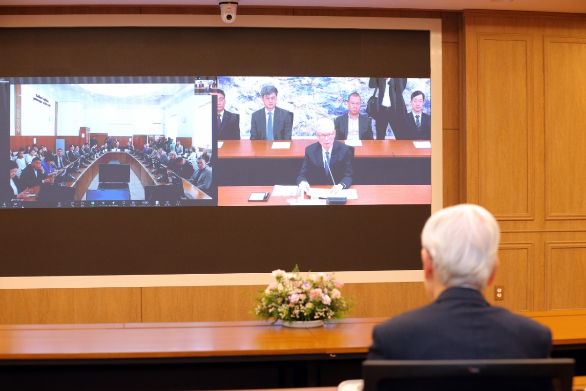 신일희 계명대 총장이 온라인으로 '키르기스스탄 국립대학교 개교 100주년 기념식'에 참여하고 있다./사진제공=계명대