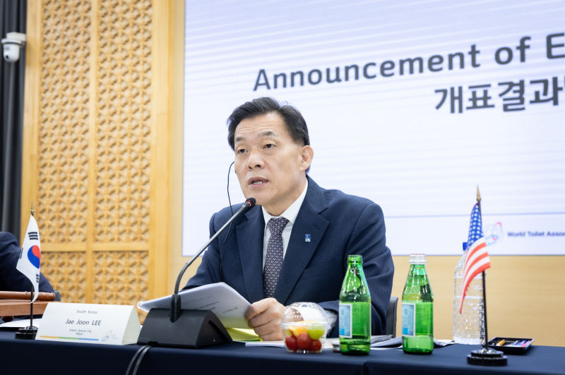 WTA 제7대 회장으로 선출된 이재준 수원시장이 총회에서 발언하고 있다./사진제공=수원시