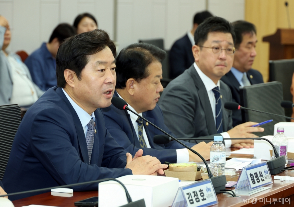 황명선 더불어민주당 최고위원이 지난 9월19일 서울 여의도 국회 의원회관에서 열린 K-방산 도약을 위한 방산기업 경영진 간담회에서 인사말을 하고 있다. / 사진=뉴시스