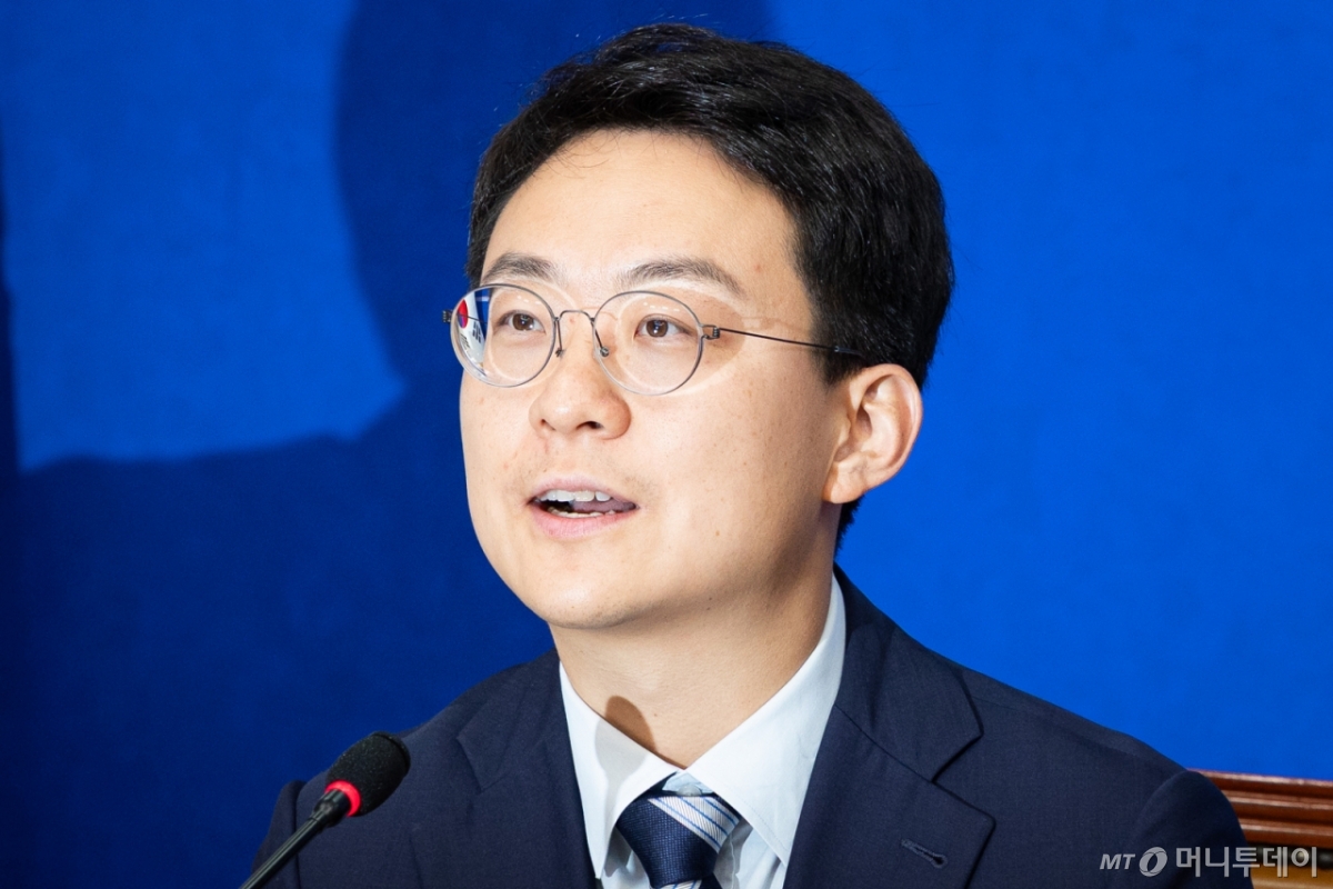 (서울=뉴스1) 유승관 기자 = 더불어민주당 평당원 최고위원으로 선출된 박지원 최고위원이 19일 서울 여의도 국회에서 열린 최고위원회의에서 모두 발언을 하고 있다. 2025.9.19/뉴스1  Copyright © 뉴스1. All rights reserved. 무단 전재 및 재배포,  AI학습 이용 금지. /사진=(서울=뉴스1) 유승관 기자