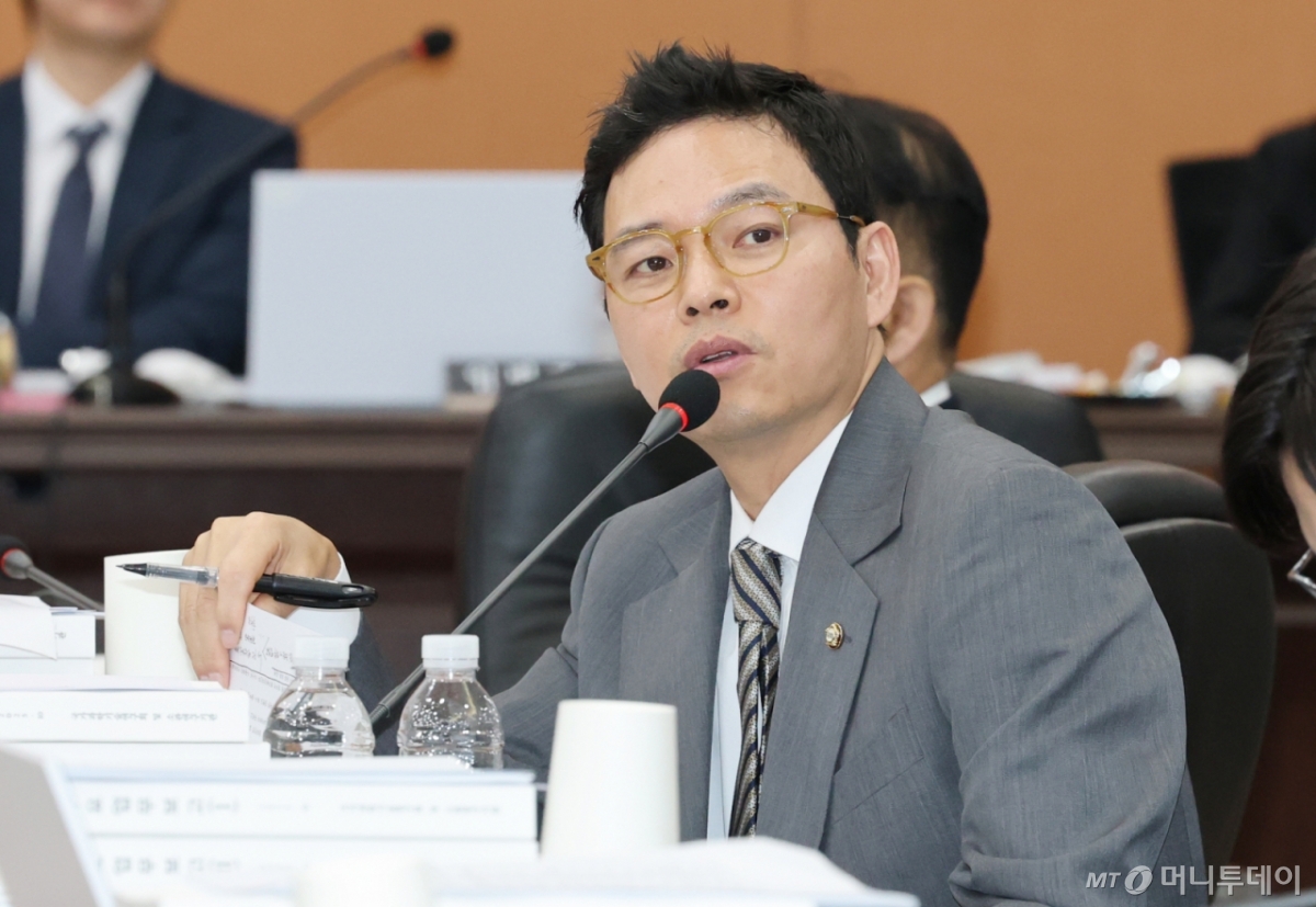 (대전=뉴스1) 김기태 기자 = 박정훈 국민의힘 위원이 24일 대전 한국전자통신연구원(ETRI)에서 열린 국회 과학기술정보방송통신위원회 국정감사에서 질의하고 있다. 2025.10.24/뉴스1 Copyright © 뉴스1. All rights reserved. 무단 전재 및 재배포, AI학습 이용 금지. /사진=(대전=뉴스1) 김기태 기자