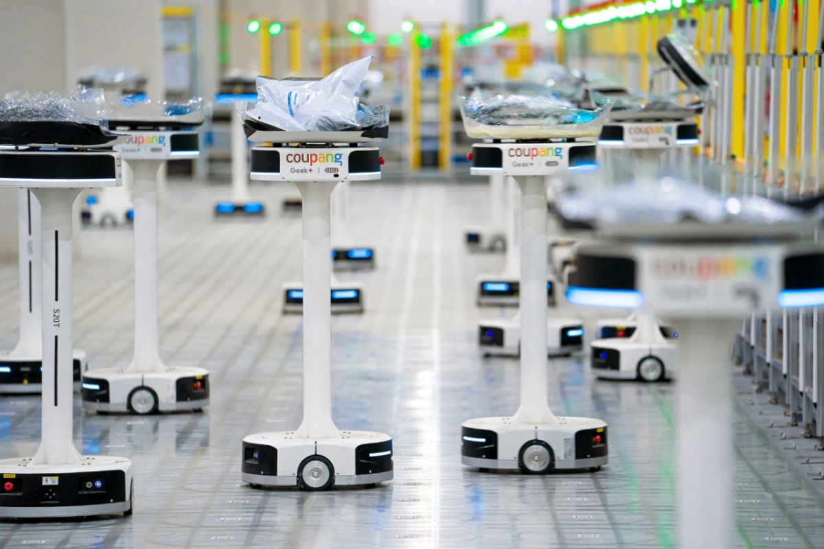 쿠팡 풀필먼트센터 내의 자동화 분류 로봇. /사진제공=쿠팡
