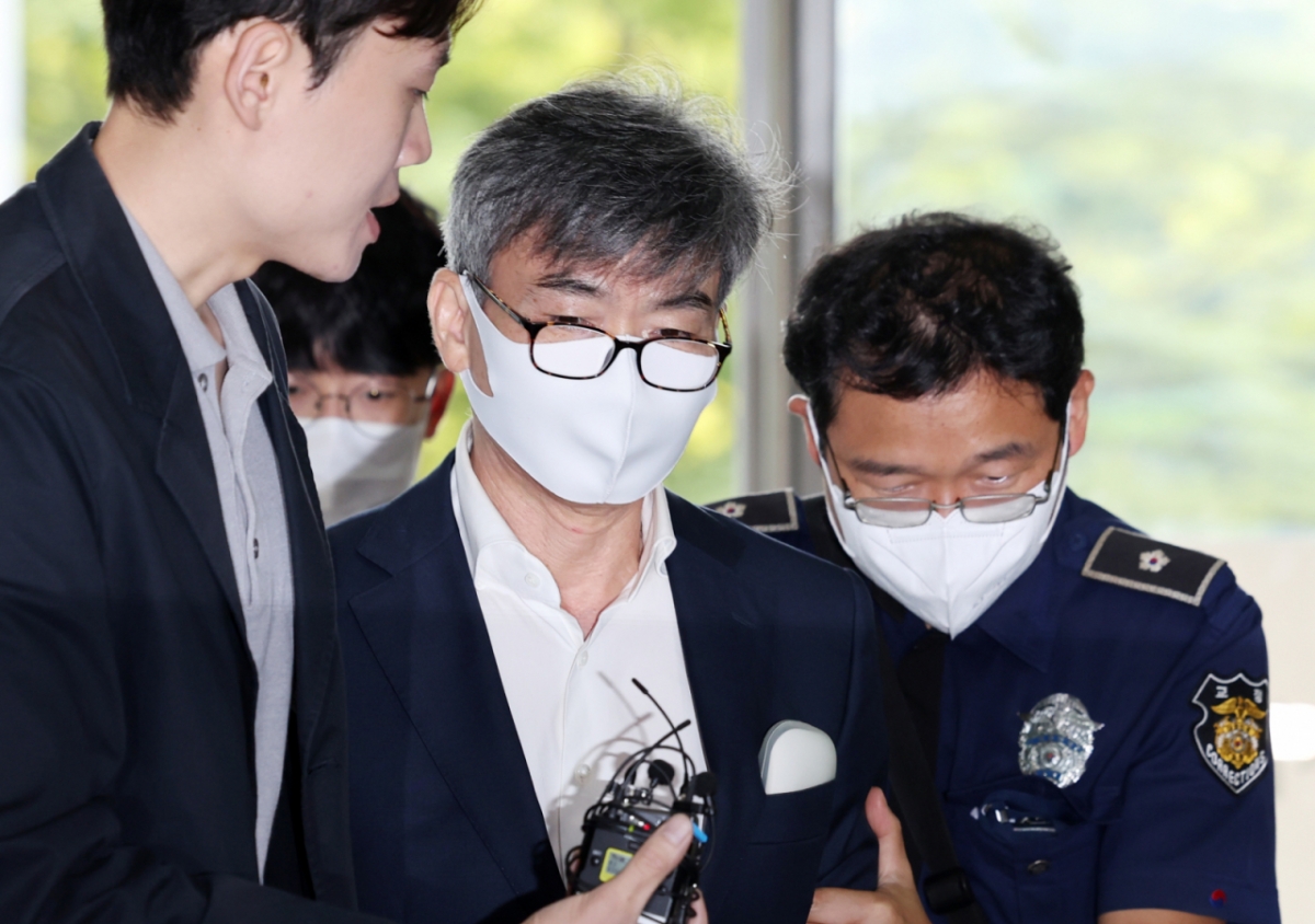 이종호 전 블랙펄인베스트먼트 대표가 지난 12일 오전 서울 서초구 순직 해병 특별검사팀 사무실에서 참고인 조사를 받기 위해 출석하고 있다. /사진=뉴시스