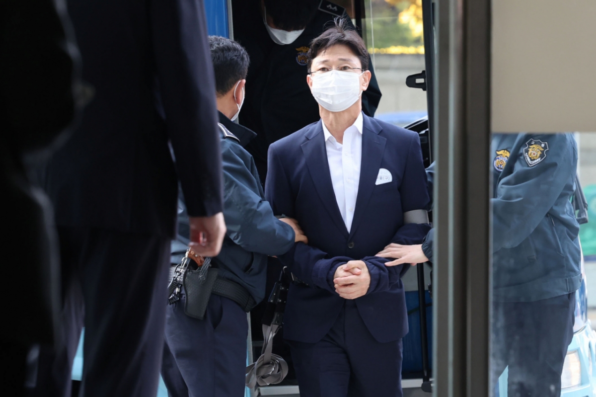 임성근 전 해병대 1사단장이 30일 서울 서초구 이명현 순직해병 특별검사팀 사무실에서 피의자 조사를 위해 호송차에서 내리고 있다. /사진=뉴시스