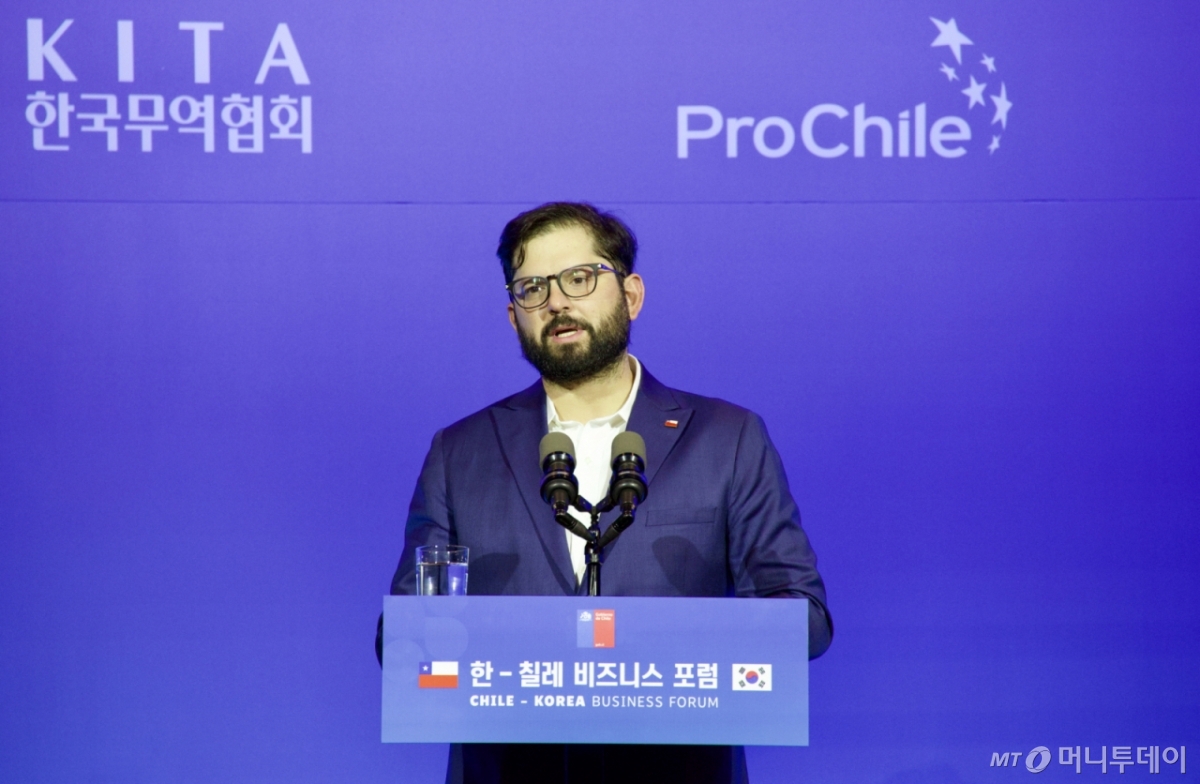 가브리엘 보리치 칠레 대통령이 30일 서울 중구 서울신라호텔에서 개최한 '한-칠레 비즈니스 포럼'에서 기조연설을 하고 있다. /사진=뉴스1 (한국무역협회 제공)