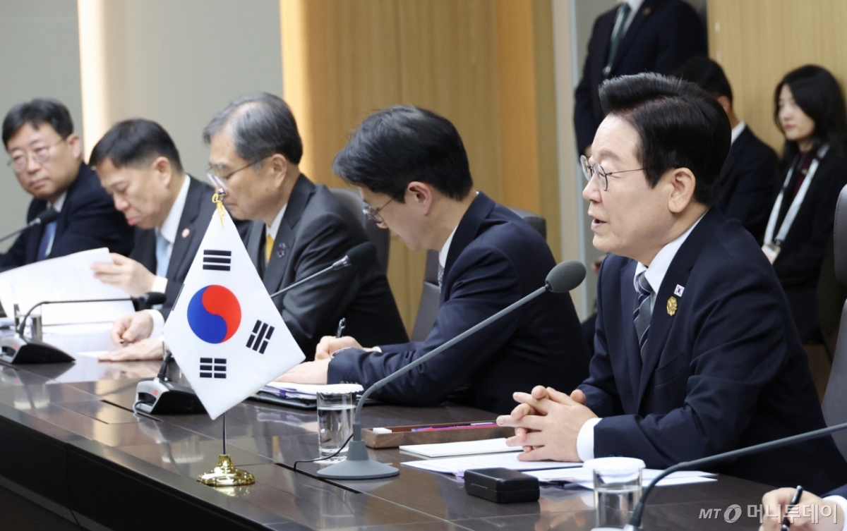 [경주=뉴시스] 최동준 기자 = 이재명 대통령이 30일 경북 경주 APEC 정상회의장에서 열린 크리스토퍼 럭슨 뉴질랜드 총리와 한-뉴질랜드 양자회담에서 발언하고 있다. (대통령실통신사진기자단) 2025.10.30. photocdj@newsis.com /사진=