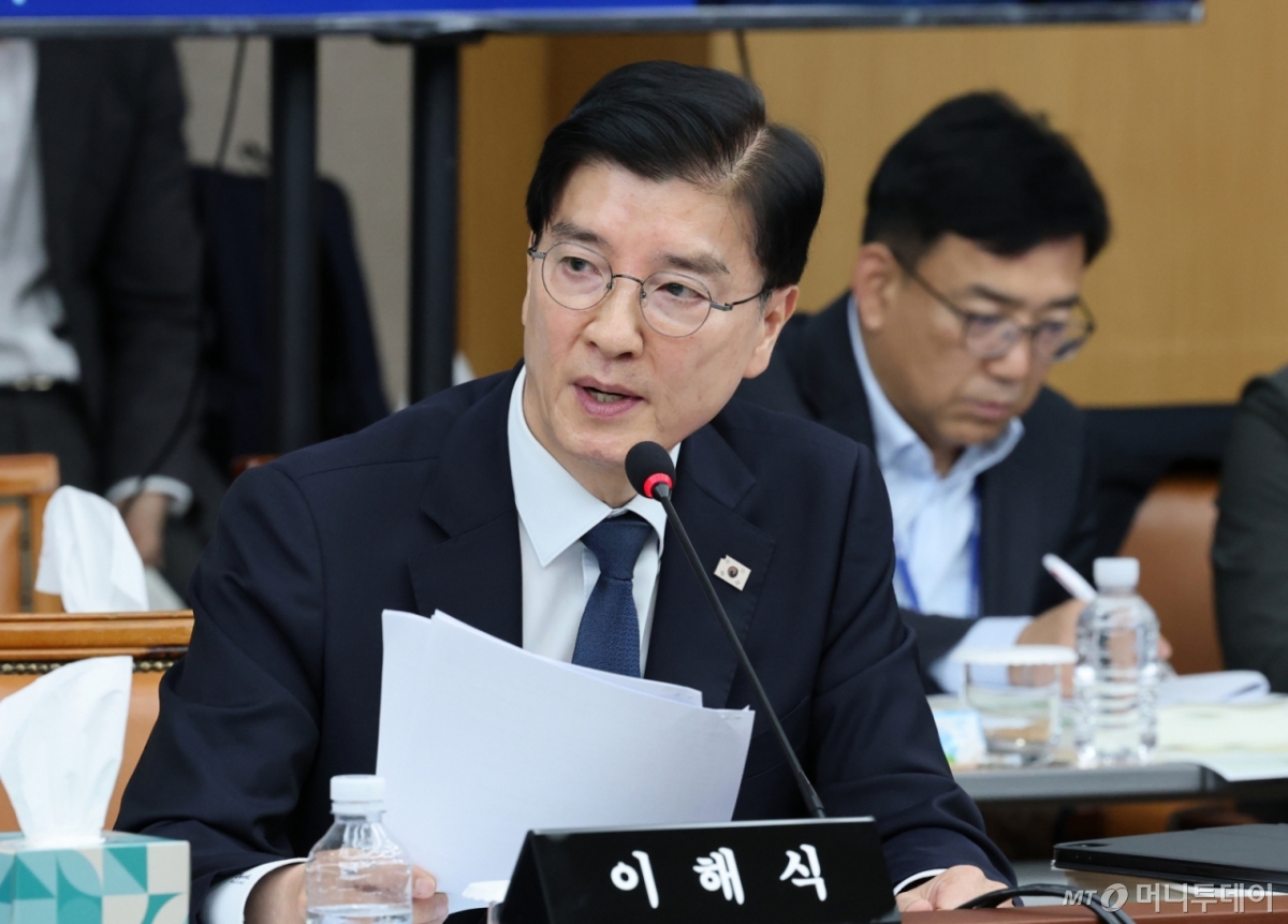 (대전=뉴스1) 김기태 기자 = 이해식 더불어민주당 위원이 24일 오전 대전시청에서 열린 국회 행정안전위원회 대전시 국정감사에서 질의하고 있다. 2025.10.24/뉴스1 Copyright © 뉴스1. All rights reserved. 무단 전재 및 재배포, AI학습 이용 금지. /사진=(대전=뉴스1) 김기태 기자