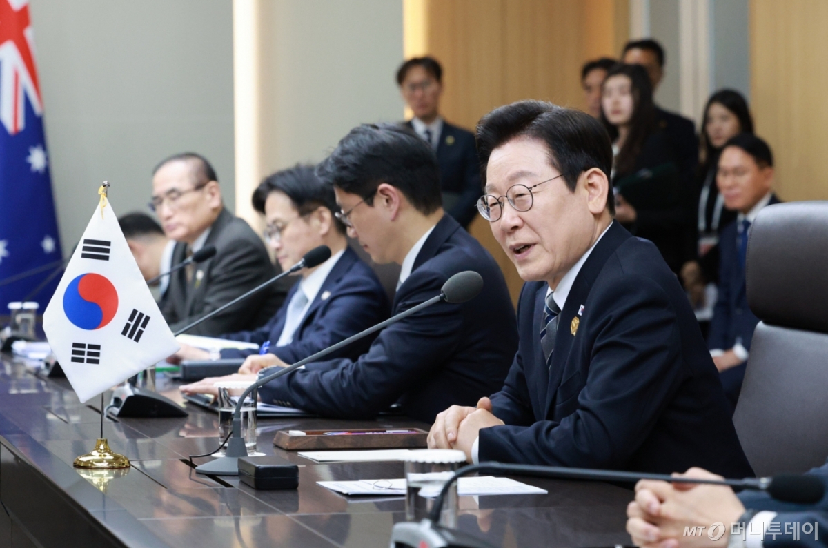 [경주=뉴시스] 고범준 기자 = 이재명 대통령이 30일 경북 경주 APEC 정상회의장에서 열린 앤소니 알바니지 호주 총리와 한-호주 정상회담에서 발언하고 있다. 2025.10.30. bjko@newsis.com /사진=고범준