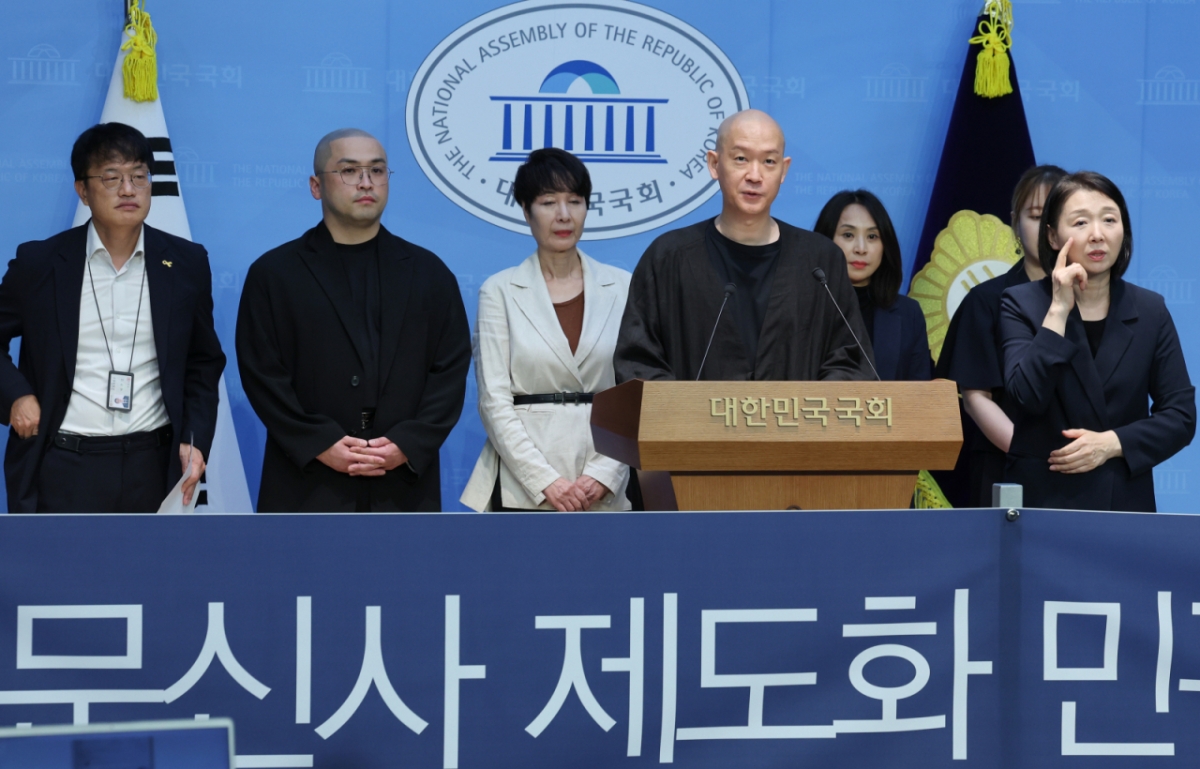 문신사 제도화 민관협의회 TFT의 김도윤 타투이스트가 지난 8월13일 서울 여의도 국회 소통관에서 문신사법 제정을 촉구하며 기자회견 발언을 하고 있다. /사진=뉴스1.